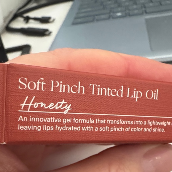 Rare Beauty Soft Pinch Tinted Lip Oil - Honesty NWT - Picture 3 of 5